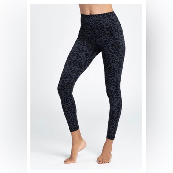 Vie Active Pants - NWT Vie Active Lili Full Legging